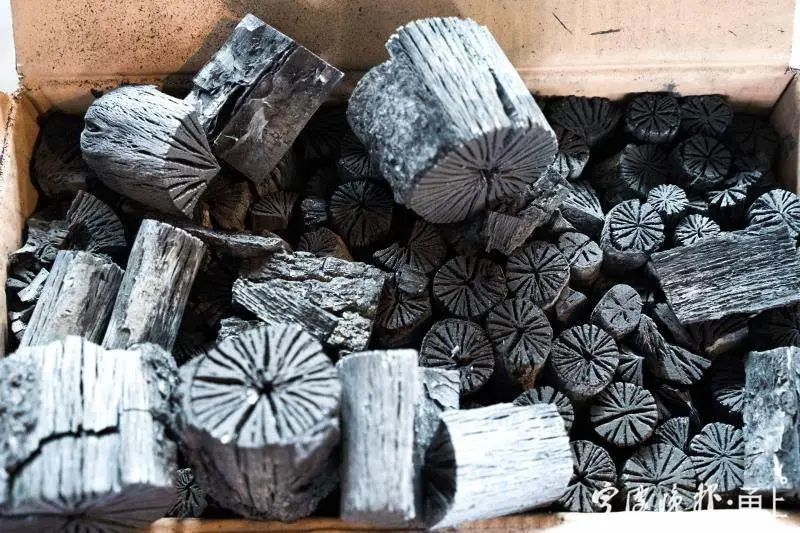 嚴打環境犯罪 三年來最大走私出口木炭案宣判，涉案木炭高達3020噸